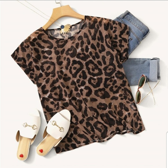 Tops - Round Neck Leopard Blouse